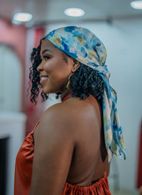 Lana scarf tied on the head, side view