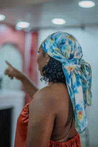 Lana scarf tied on the head, side view